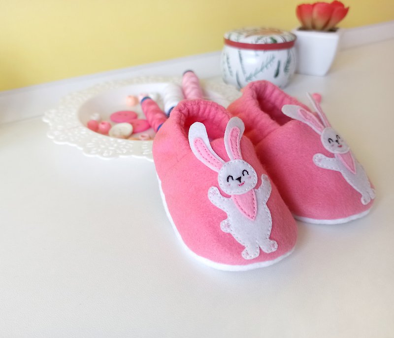 Baby Shoes Newborn Pink Slippers White Bunny Rabbit Baby Shower Christening Gift - รองเท้าเด็ก - วัสดุอื่นๆ สึชมพู