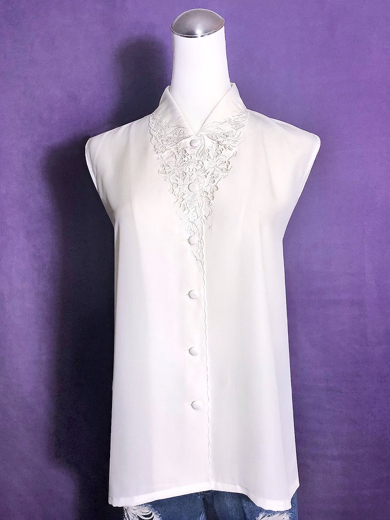 Carved openwork embroidered sleeveless vintage shirt / brought back to VINTAGE abroad - เสื้อเชิ้ตผู้หญิง - เส้นใยสังเคราะห์ ขาว