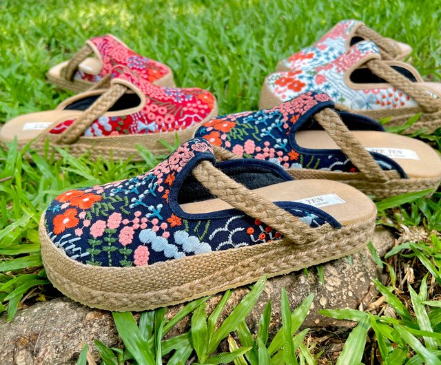 【ALDO】華やか ★ 上品★ フラワー★ サテン・ミュールサンダル ランダ RANDA ☆ フラワー刺繍レースミュールサンダル （BLACK