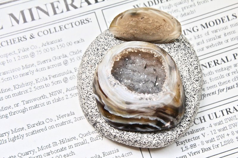 SHIZAI - Miniature Agate Crystal Cornucopia with Base - Items for Display - Gemstone Silver