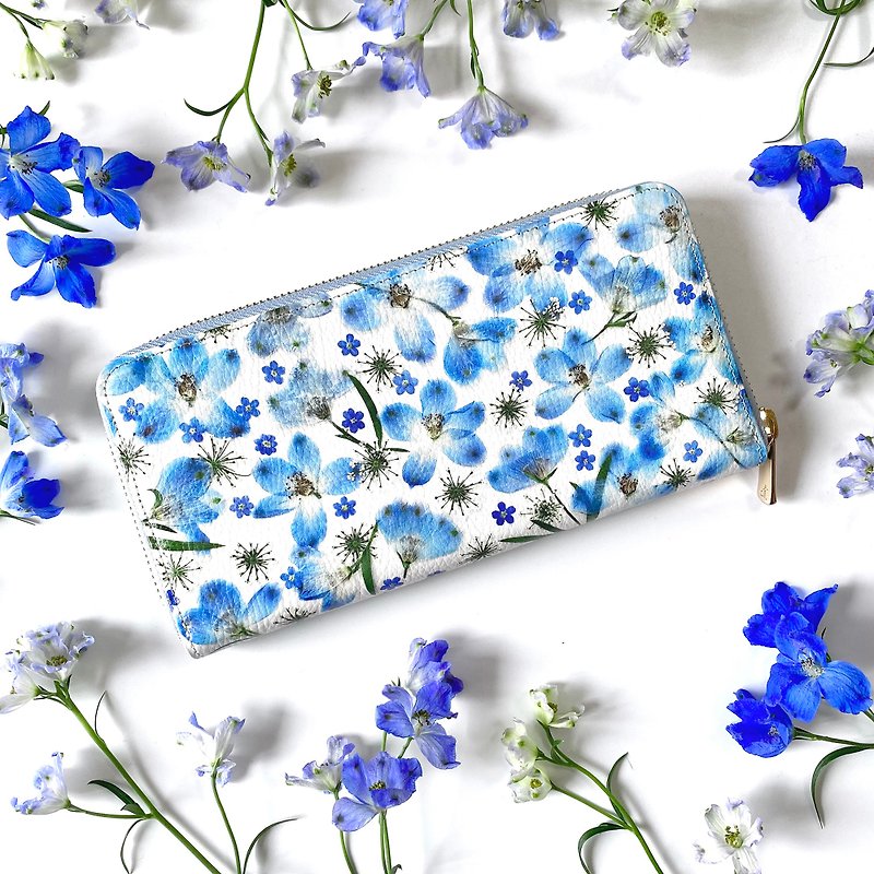 Delphinium pattern pressed flower leather long wallet - กระเป๋าสตางค์ - หนังแท้ สีน้ำเงิน