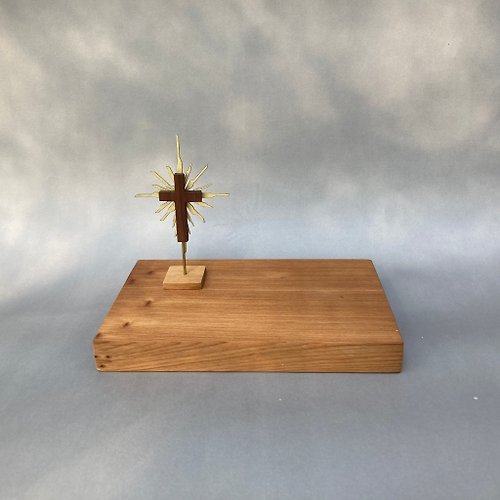 刻刻 胡桃木與香杉十字架桌上擺飾－福音傳到地極