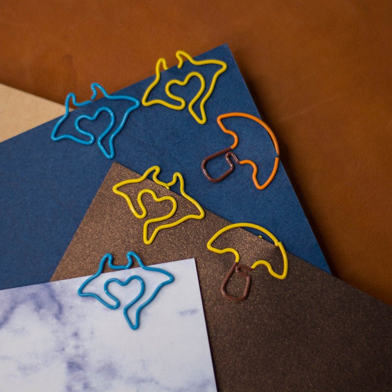 Manta and Mushrooms Leather Craft Knife Paperclips - สมุดบันทึก/สมุดปฏิทิน - โลหะ สีเหลือง