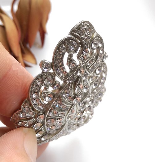 Duettes Dress Clips Curly Leaf Fur Clips Dress Clips Dress Clips. Western  antique jewelry - Shop Vintage Jewelry old-time-corner Brooches - Pinkoi