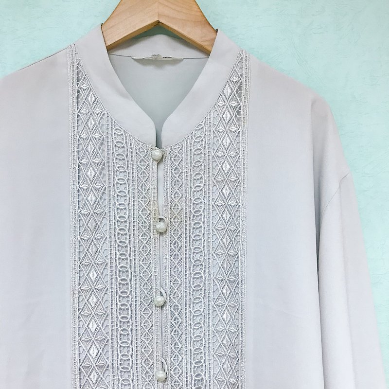 Vintage blouse / Chinese style white flower long-sleeved shirt - Women's Shirts - Polyester White
