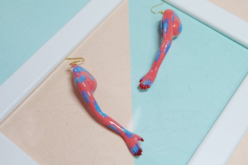 Barbie hand Earrings /handprinted earrings - ต่างหู - วัสดุอื่นๆ สีน้ำเงิน