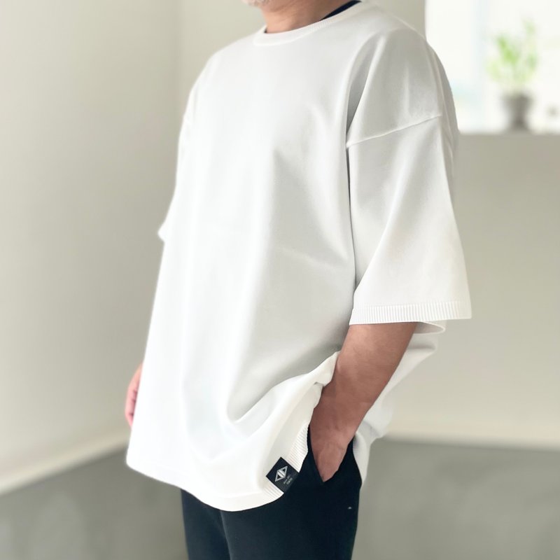 2025新作【ユニセックス】ビッグシルエット ニットTシャツ【ホワイト】 - 女 T 恤 - 聚酯纖維 白色