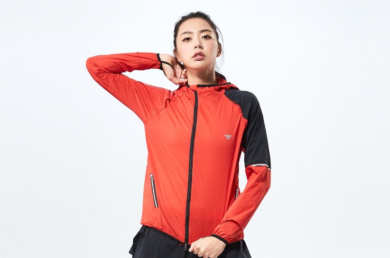 ZERO-FRICTION WINDBREAKER / WOMEN - Women's Casual & Functional Jackets - Nylon Red