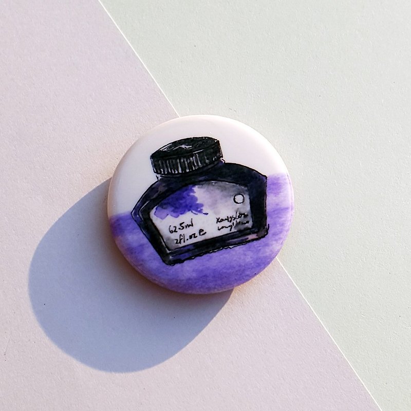 墨水~文具病的胸針章別針 - 襟章/徽章 - 塑膠 紫色