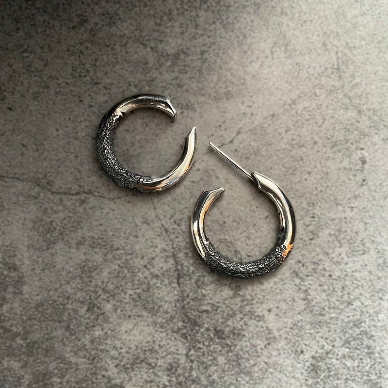 洗鍊系列【焦灼】925純銀 戒指|耳骨釦|耳針式耳環 (單個) - 耳環/耳夾 - 純銀 銀色