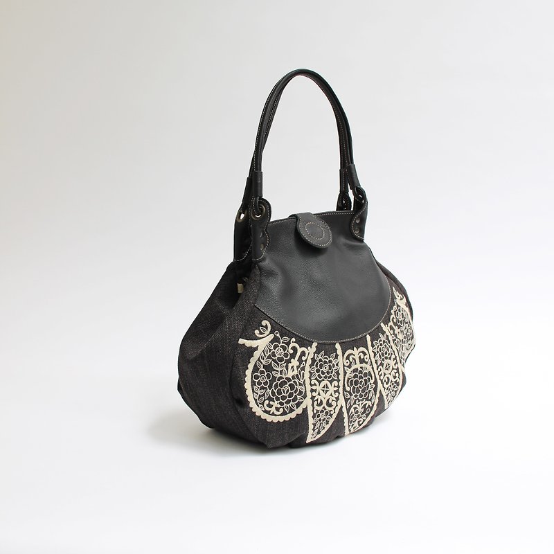 One color lace embroidery / drop tote bag - Handbags & Totes - Genuine Leather Black