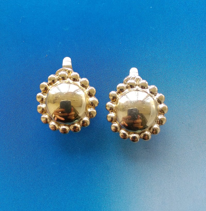 Vintage Jewelry 西洋古董飾品 TRIFARI 簡約 小巧  夾式耳環 - Earrings & Clip-ons - Other Metals Gold