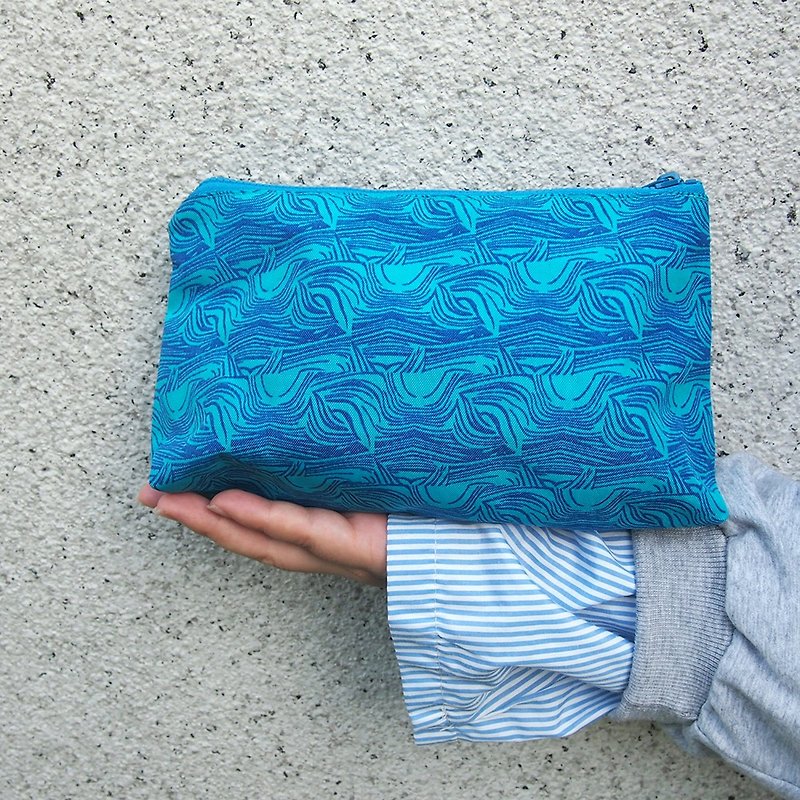 Waterproof Handmade Storage Cosmetic Bag-Ocean Wave - กระเป๋าเครื่องสำอาง - เส้นใยสังเคราะห์ สีน้ำเงิน