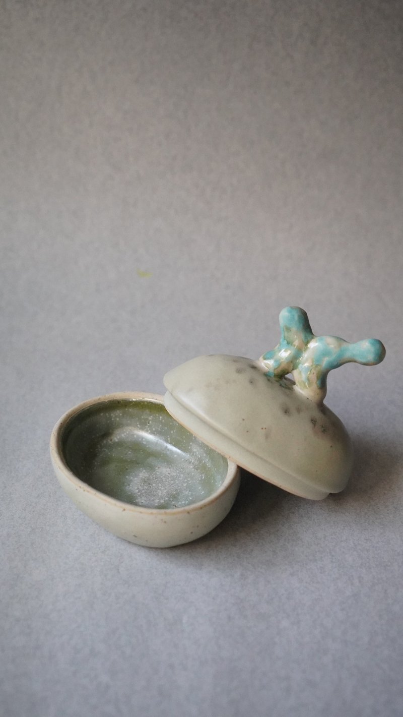 • 米粒出陶中 • 078 滿是祝福 - 蝴蝶罐 - 收納箱/收納用品 - 陶 多色