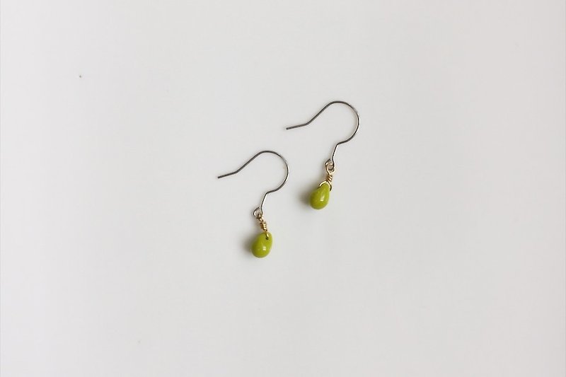 Forest grass green wild simple raindrop style earrings - Earrings & Clip-ons - Glass Green