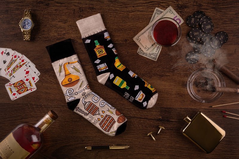 威士忌 - 不對稱襪子 鴛鴦襪 - 襪子 - 棉．麻 黑色