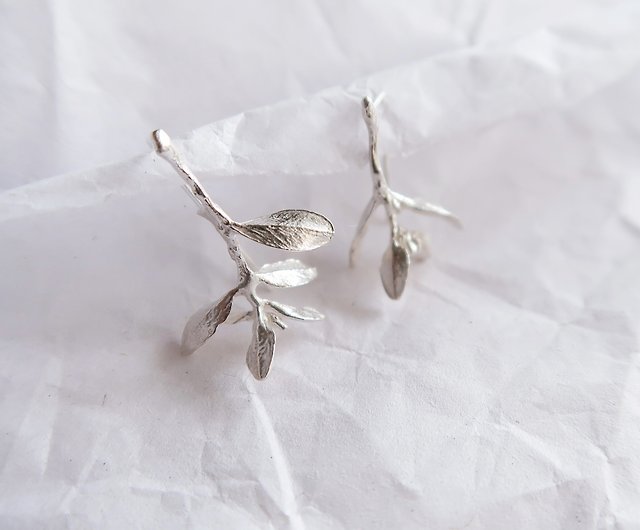 Pair of asymmetrical earrings 925 Small Sterling silver Earrings Leaves