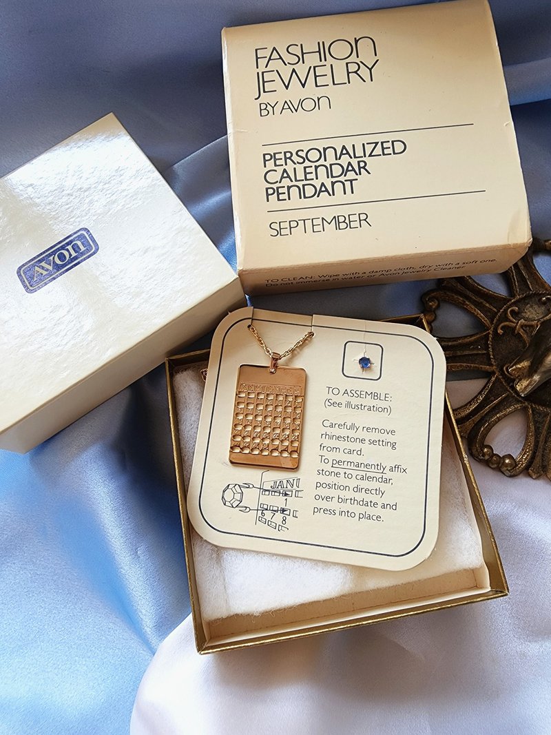 American Western Antique Jewelry / 1983 AVON Personalized Birth Calendar Pendant Necklace / Birthday Gift - Necklaces - Other Metals 