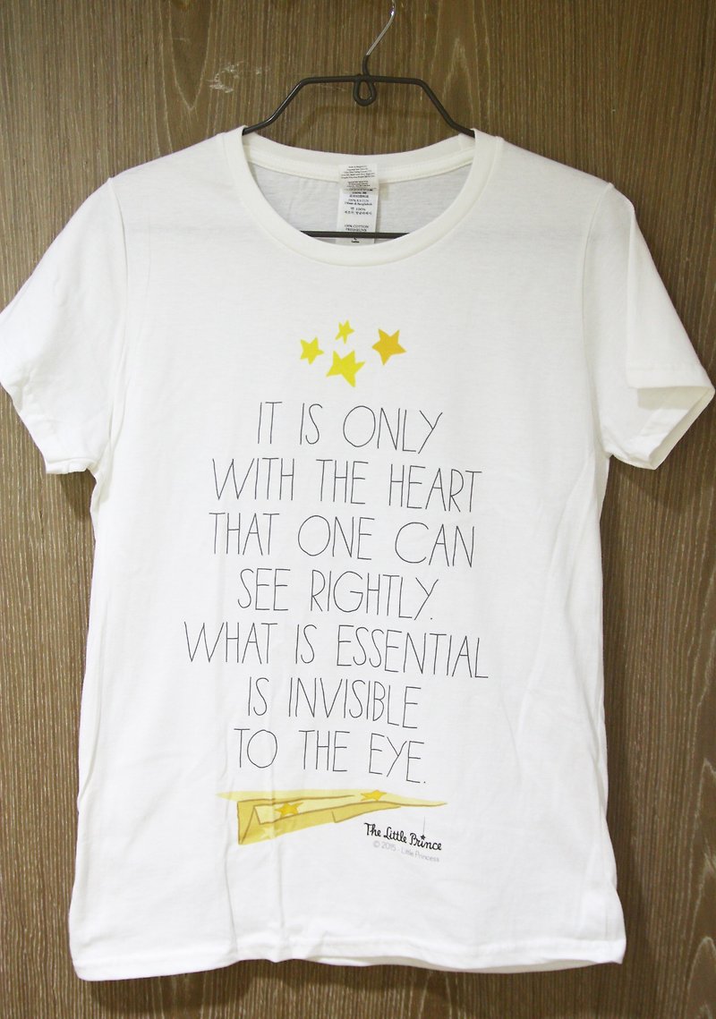 Little Prince movie version of the authorization - T-shirt: [important thing only heart can see] adult short-sleeved T-shirt, AD22 - เสื้อยืดผู้ชาย - ผ้าฝ้าย/ผ้าลินิน สีเหลือง