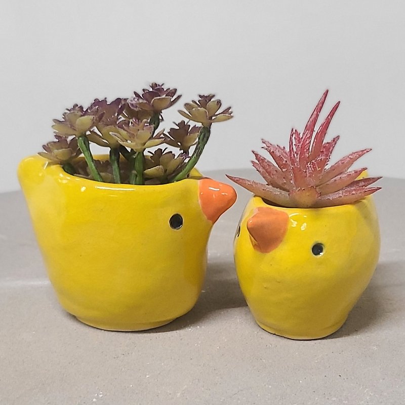 Cute chick ceramic flower pot - เซรามิก - ดินเผา สีเหลือง