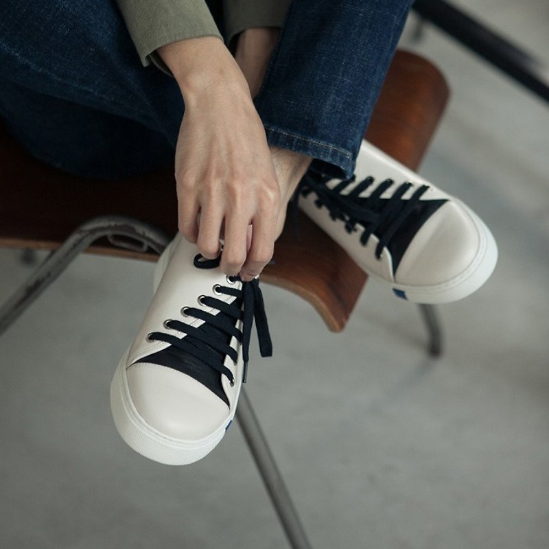 【Clear display】 Rope straps slope asymmetric structure leather casual shoes white male models - Men's Casual Shoes - Genuine Leather White