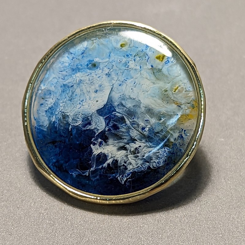 【Wide Riding】Resin Brooch - Brooches - Resin Blue