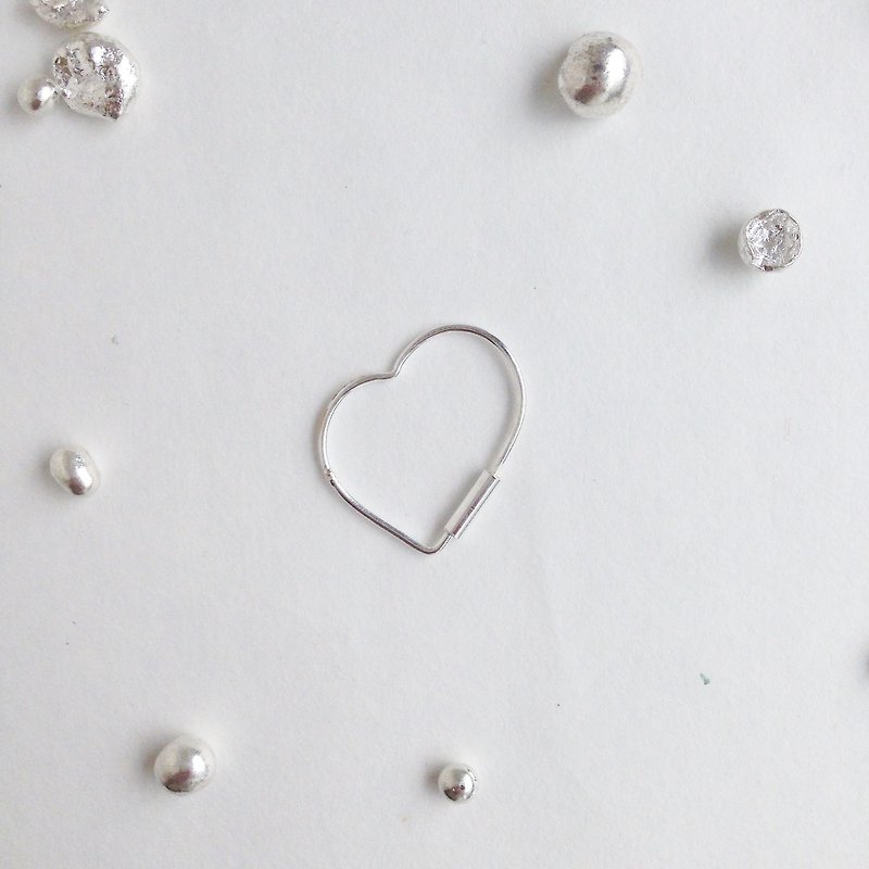 【 PURE COLLECTION 】- Minimalism line / heart shape .925 silver earrings（single earring for sale） - Earrings & Clip-ons - Other Metals Gray