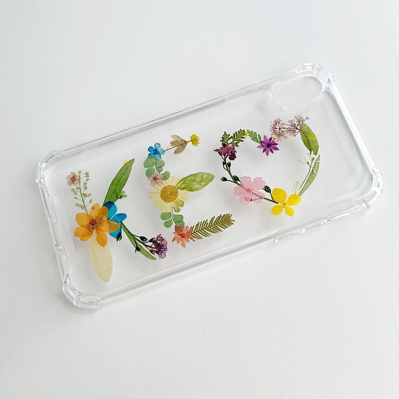 Original dry flower English letter mobile phone shell three-character area customized - เคส/ซองมือถือ - อะคริลิค หลากหลายสี