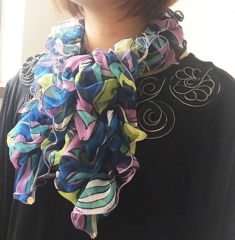 Ballett Kyoto Ethnic print ruched scarf made of soft chiffon fabric - ผ้าพันคอ - วัสดุอื่นๆ สีน้ำเงิน