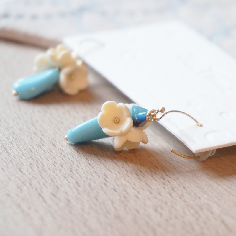 Teatime lake blue and flower summer swing earrings ear clip - Earrings & Clip-ons - Clay Blue