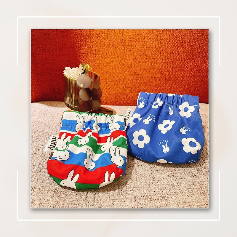 MIFFY authorized | Miffy spring kiss lock bag(blue sky and white flowers/classic Taiwanese flavor) - กระเป๋าเครื่องสำอาง - เส้นใยสังเคราะห์ 