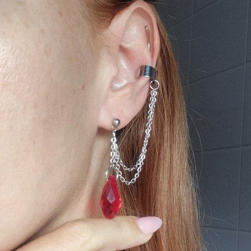 Cyberpunk Jewelry Boutique 單隻哥德式耳環 鑲有紅水晶。 Fatui Genshin 鏈條耳環