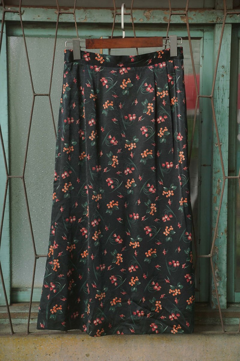 Innocence Department Store vintage vintage long skirt satin berry skirt SL.0046 - กระโปรง - เส้นใยสังเคราะห์ สีดำ