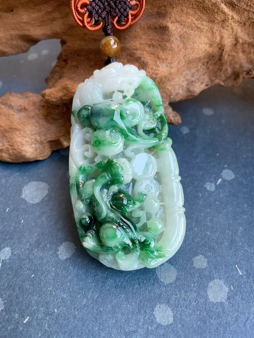 翡翠輕珠寶．新中式飾物  㻩(jade jewelry) 【財祿蓮延】天然緬甸翡翠-老種翠花青雙面貔貅巧雕掛墜