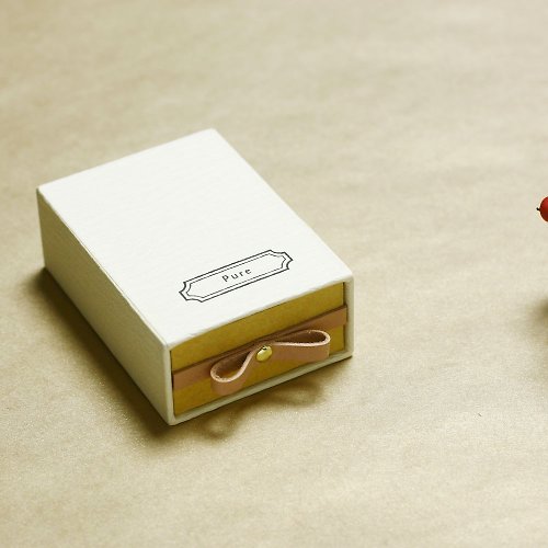 Pacotomy Pure // Cream ) Sliding Box Leather ribbon 気持ちを伝える小さな箱