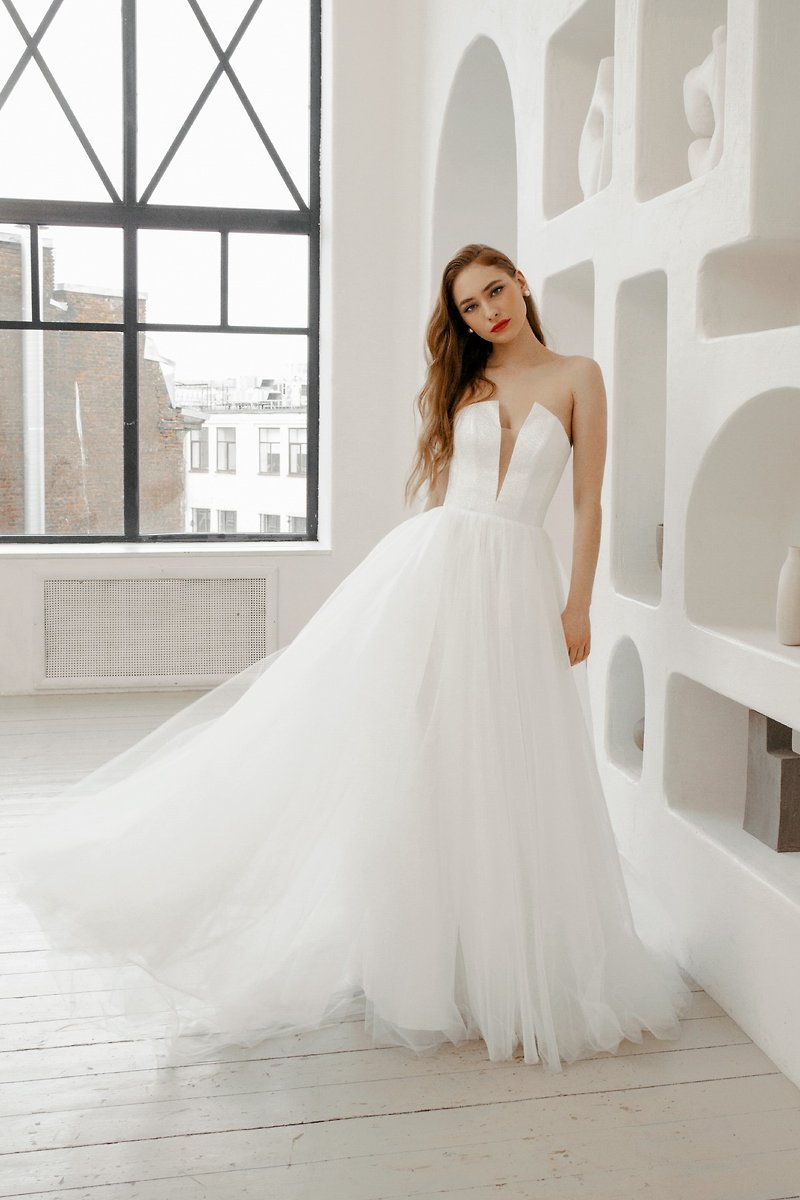 A-line tulle wedding dress with v-neckline | Kristina - Evening Dresses & Gowns - Other Materials 