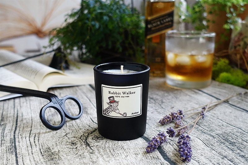 Giraffe Gentleman - Scented Candle 65g & 200g (London Street) - Candles & Candle Holders - Wax Black