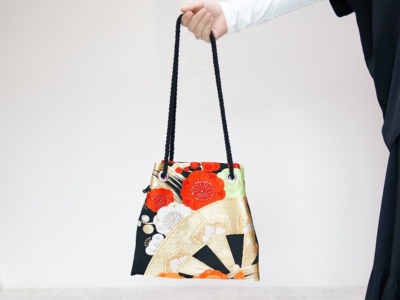 FUJIYAMA Pochette -from Vintage Kimono 2-way minimalist design - Messenger Bags & Sling Bags - Silk Black