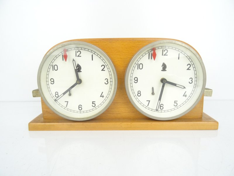 Vintage Antique MOM Chess Clock made in Hungary - 時鐘/鬧鐘 - 木頭 咖啡色