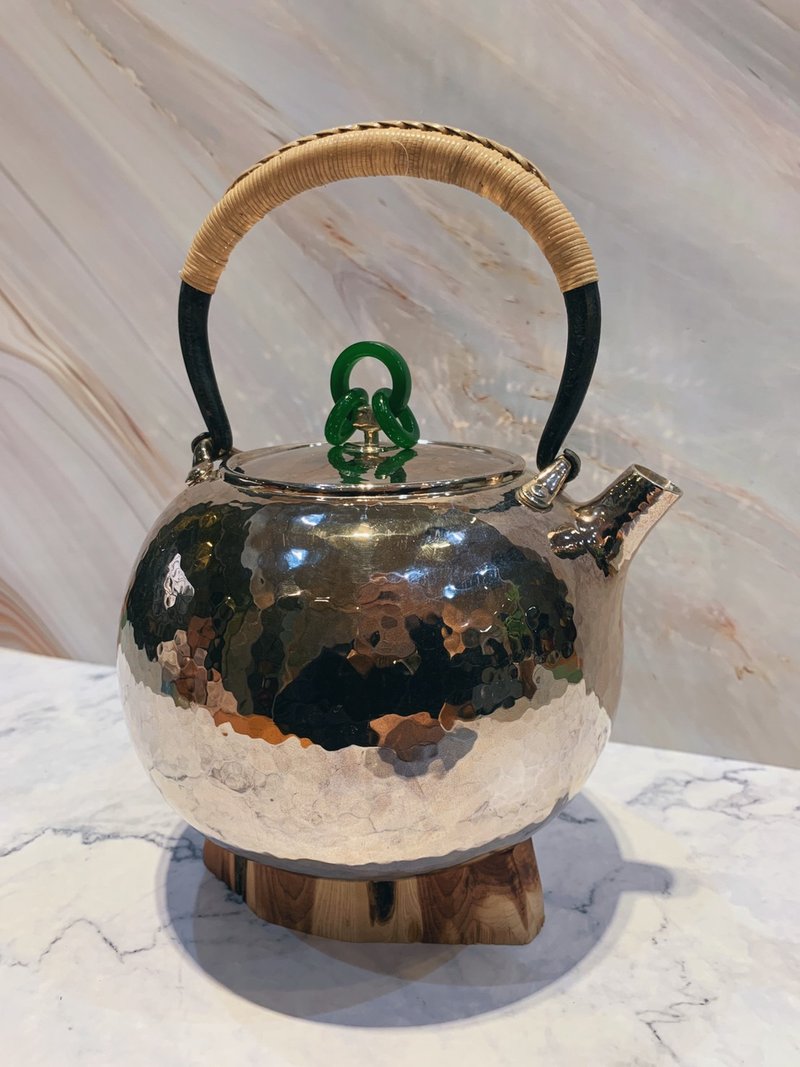 觀與藏系列 - 寶玉手槌手工銀壺 - 茶壺/茶杯/茶具 - 純銀 銀色