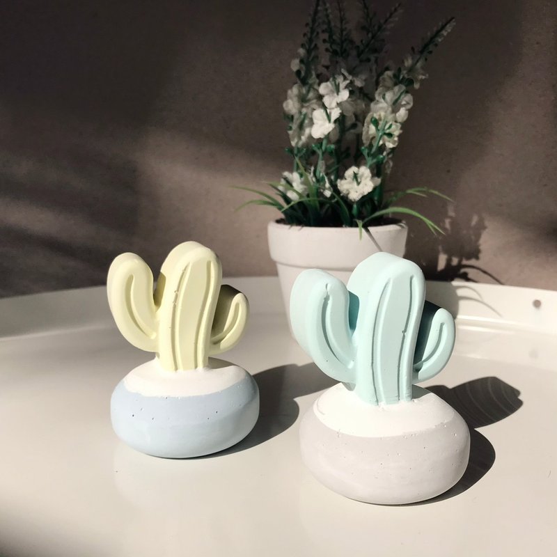 [MINI LIFE x Fenxiang Diary] Round-bottomed cactus shape diffused Stone - Fragrances - Cement Multicolor