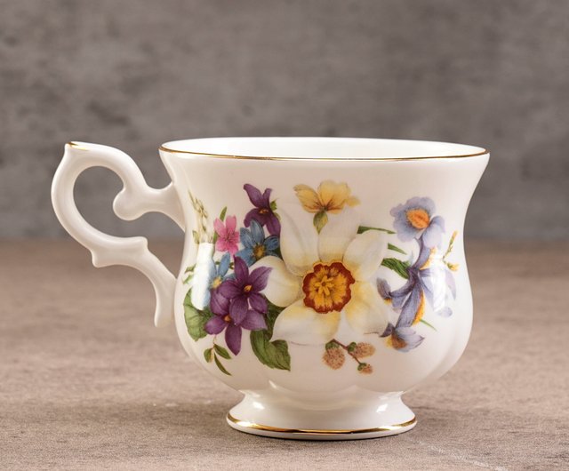 イギリス セントジェームス 百花咲くボーンチャイナ ティーカップ