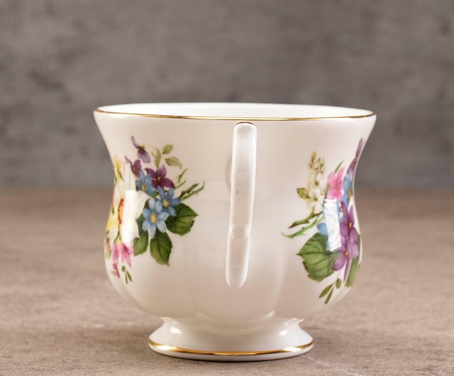 イギリス セントジェームス 百花咲くボーンチャイナ ティーカップ