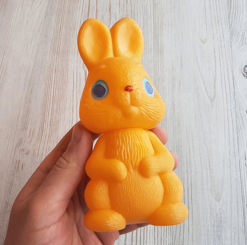 Yellow hare Soviet plastic kids toy doll vintage - ของเล่นเด็ก - พลาสติก สีเหลือง