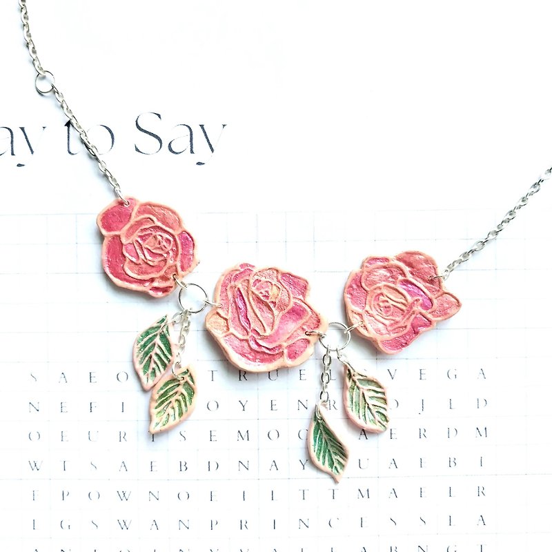 I Love U - Triple roses polymer clay necklace - Necklaces - Clay Multicolor