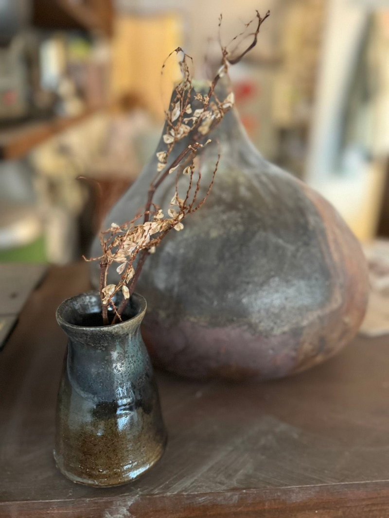 大甲溪自然釉柴燒花瓶 - 花瓶/花器 - 陶 黑色