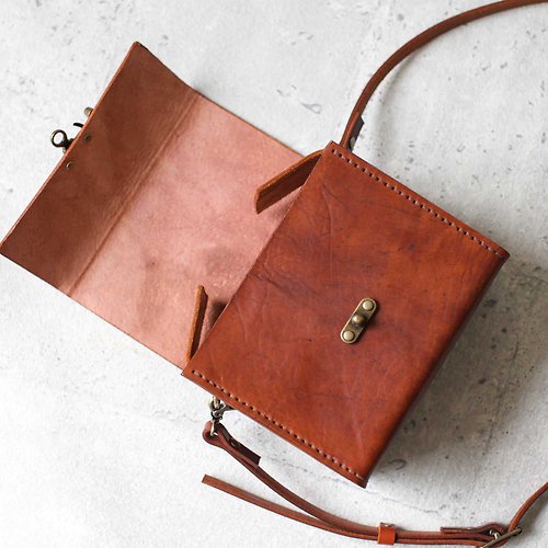 Classy Hand Stitched Tan caramel Leather Camera Case - Shop The Earthy  Handmade Camera Bags & Camera Cases - Pinkoi