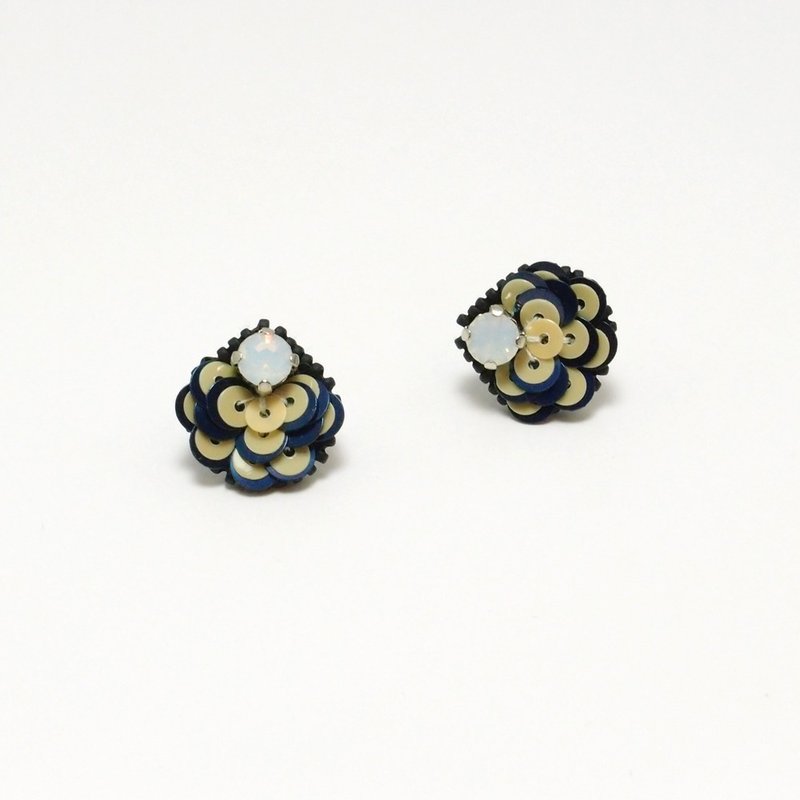 藍米 孔雀魚 手工刺繡耳環 - 耳環/耳夾/耳骨夾 - 其他材質 藍色