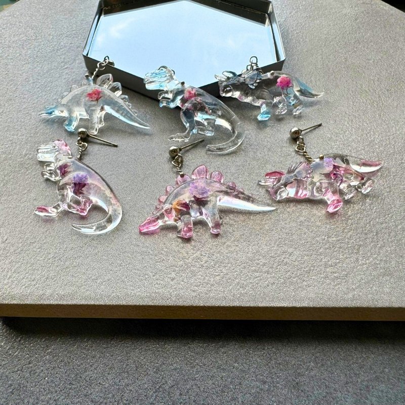 Dried flower blue pink dinosaur earrings single piece - Earrings & Clip-ons - Other Materials Multicolor