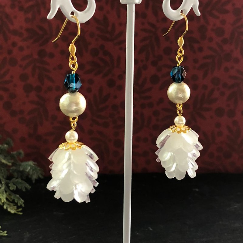 Shrink plastic Pinecone earrings (White)